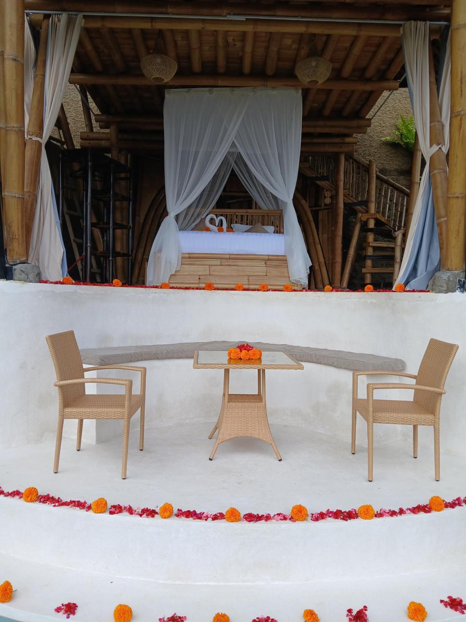 Villa Danaswari Bali Bamboo House Selat Exterior foto